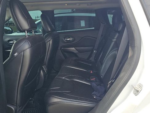 Used 2019 Jeep Cherokee Latitude Plus w/ Comfort/Convenience Group AWD/4WD image 10