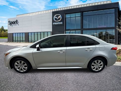Used 2022 Toyota Corolla LE FWD image 6