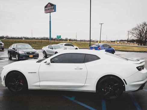 Used 2019 Chevrolet Camaro SS image 9