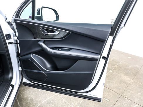 Used 2023 Audi Q7 3.0T Prestige image 25