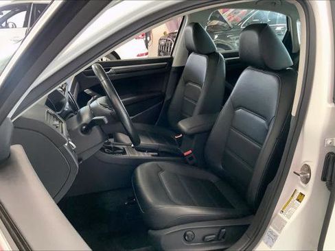 Used 2018 Volkswagen Passat 2.0T SE FWD image 10