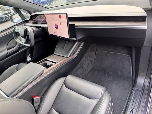 Used 2023 Tesla Model X image 13