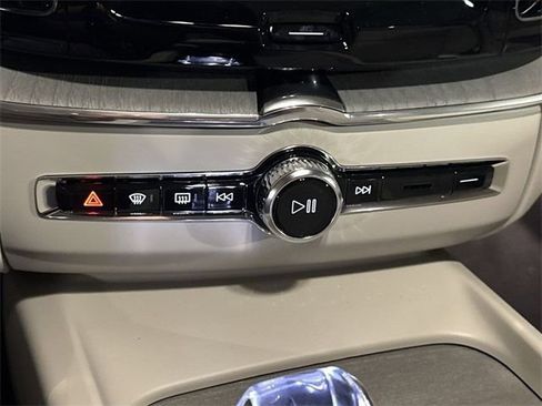 New 2025 Volvo XC60 B5 Ultra w/ Protection Package Premier AWD/4WD image 17