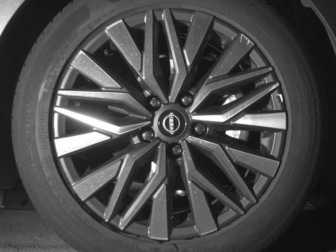 Used 2025 Nissan Altima 2.5 SV FWD image 13