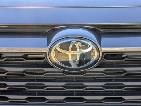 Used 2023 Toyota RAV4 XLE Premium image 31