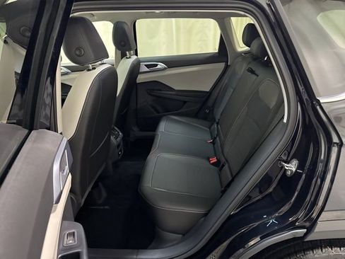 Certified 2025 Volkswagen Taos SE w/ Panoramic Sunroof Package image 29