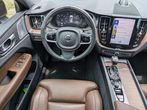 Used 2021 Volvo XC60 T5 Inscription FWD image 16