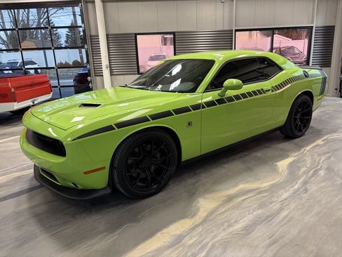 Used 2015 Dodge Challenger R/T Scat Pack w/ Scat Pack Appearance Package image 35
