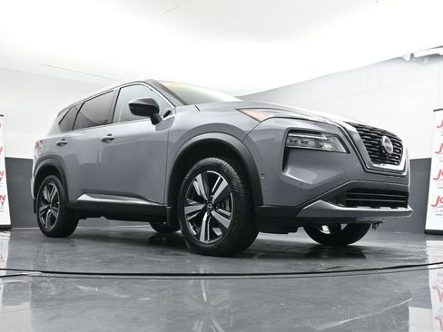 Used 2023 Nissan Rogue SL w/ SL Premium Package image 35