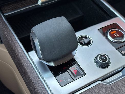 Used 2023 Land Rover Range Rover SE image 25