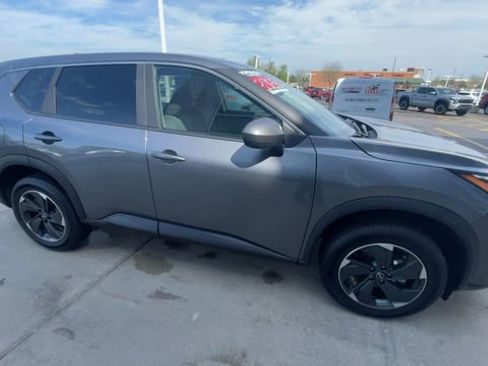 Used 2025 Nissan Rogue SV AWD/4WD image 3