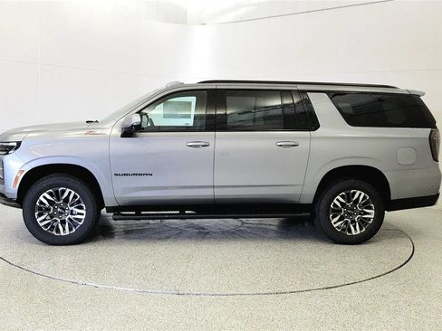 New 2026 Chevrolet Suburban Z71 w/ Comfort Package AWD/4WD image 4