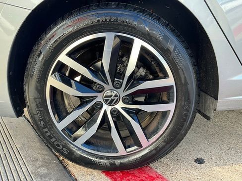 Used 2025 Volkswagen Jetta SE image 9