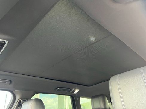 Used 2017 Land Rover Range Rover Sport SE image 30