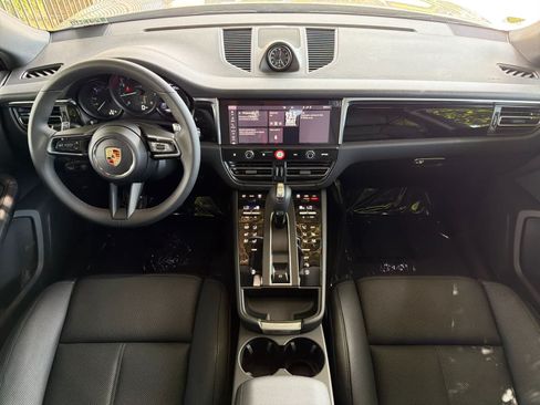 Certified 2025 Porsche Macan AWD/4WD image 6