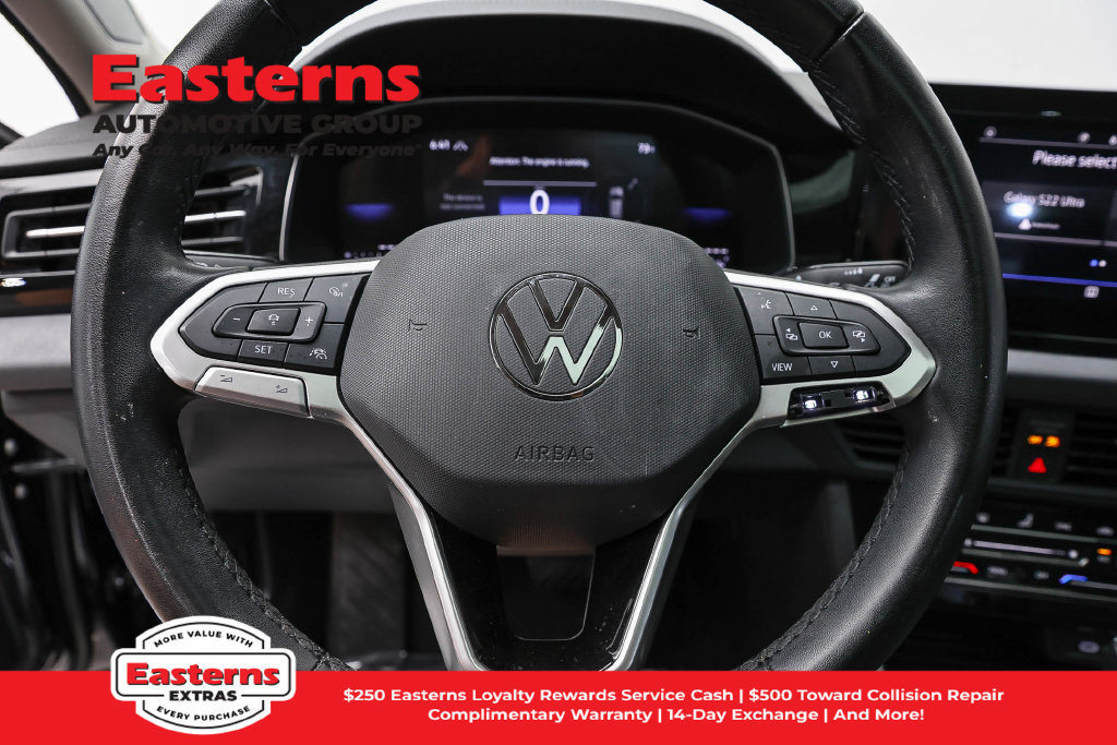 Used 2025 Volkswagen Jetta SE FWD image 11
