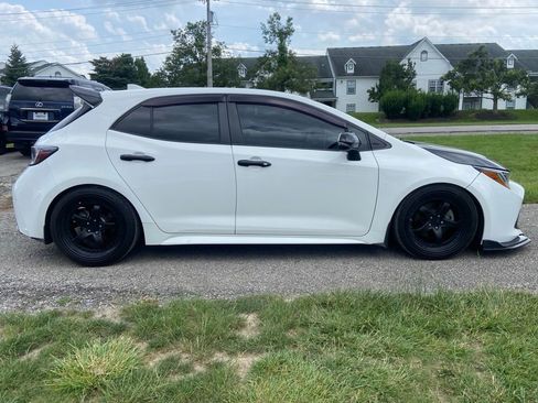 Used 2019 Toyota Corolla Hatchback FWD image 6