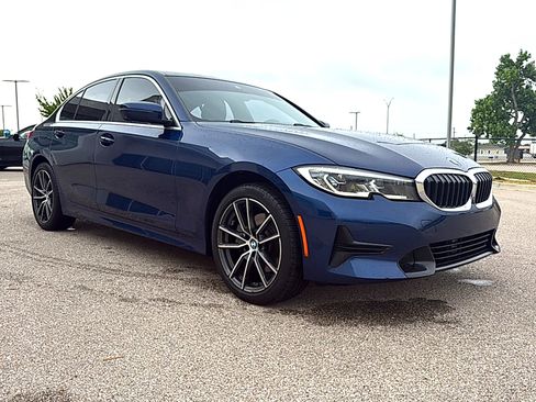 Used 2019 BMW 330i xDrive Sedan w/ Premium Package AWD/4WD image 3