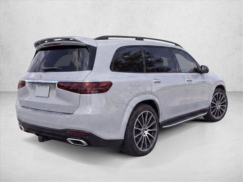 Used 2024 Mercedes-Benz GLS 580 4MATIC image 7
