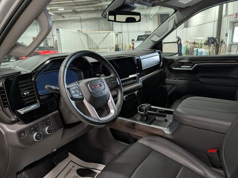 Used 2023 GMC Sierra 1500 SLT w/ SLT Premium Plus Package AWD/4WD image 16