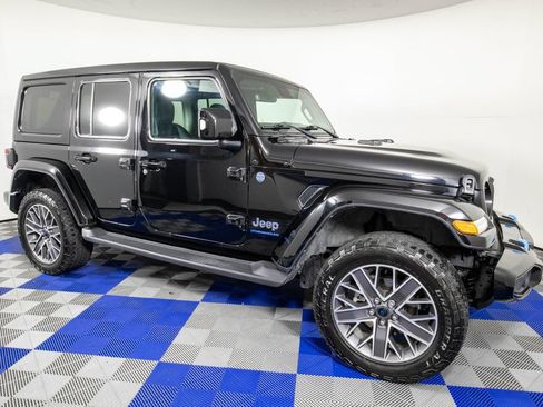 Used 2024 Jeep Wrangler High Altitude AWD/4WD image 3
