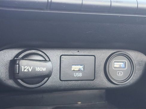 Used 2023 Hyundai Elantra Limited image 14