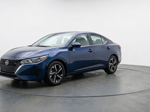 Used 2025 Nissan Sentra SV image 3