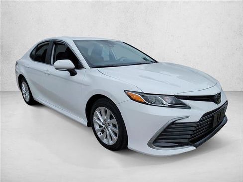 Used 2023 Toyota Camry LE image 3