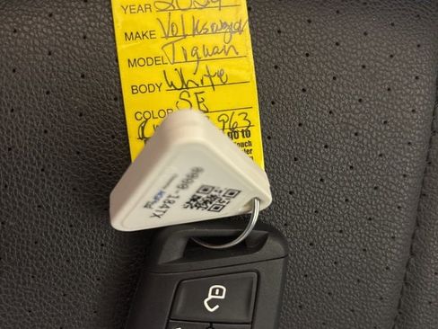 Used 2024 Volkswagen Tiguan SE R-Line image 20