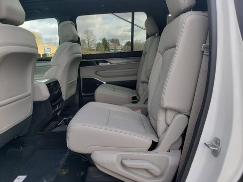 New 2026 Jeep Grand Wagoneer 4WD image 12