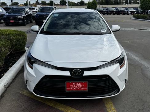 Used 2025 Toyota Corolla LE FWD image 3