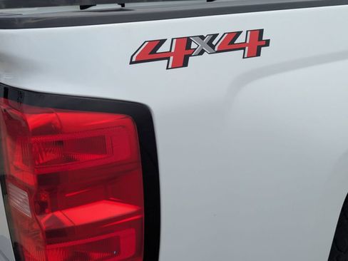 Used 2018 Chevrolet Silverado 1500 W/T w/ Trailering Package AWD/4WD image 4