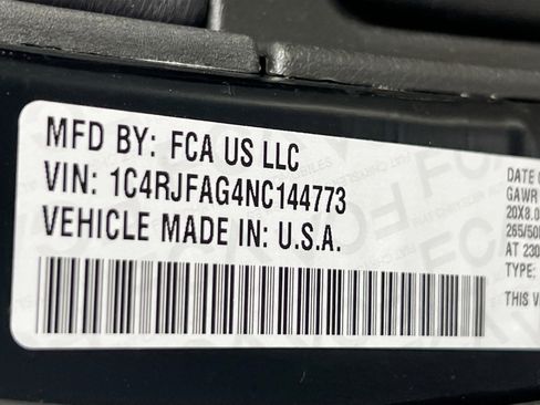 Used 2022 Jeep Grand Cherokee Laredo X image 32