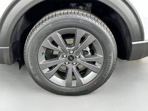 New 2026 Ford Explorer Active w/ Active Comfort Package image 32