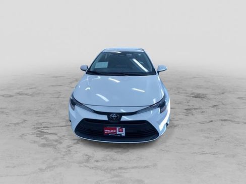 Used 2025 Toyota Corolla LE image 4