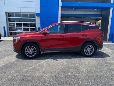 Used 2022 GMC Terrain SLT w/ Infotainment Package II AWD/4WD image 2