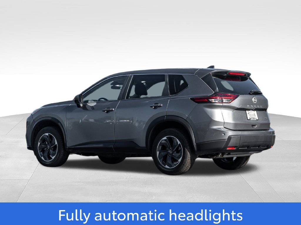 Used 2024 Nissan Rogue SV FWD image 5