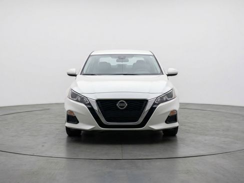 Used 2025 Nissan Altima 2.5 SV image 2