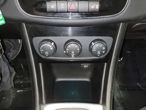 Used 2013 Chrysler 200 Limited FWD image 28