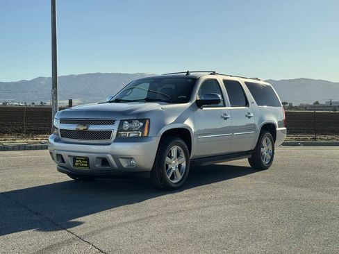 Used 2013 Chevrolet Suburban LTZ image 2