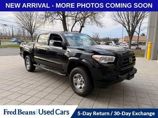 Used 2023 Toyota Tacoma SR video 1