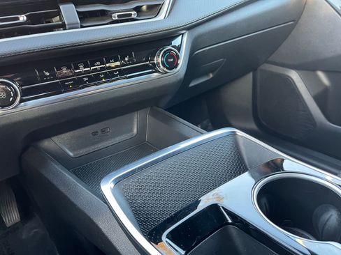 Used 2025 Chevrolet Equinox LT image 42