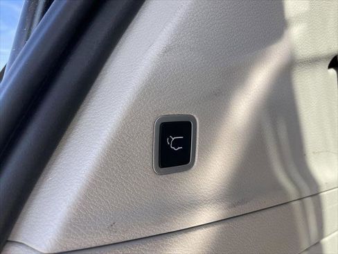 Used 2023 Chrysler Pacifica Touring-L FWD image 49