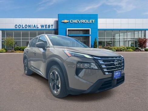 Used 2025 Nissan Rogue SV AWD/4WD image 14