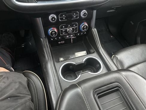 Used 2023 GMC Yukon XL SLT AWD/4WD image 28
