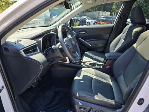 Used 2023 Toyota Corolla Cross XLE w/ Convenience Package AWD/4WD image 8