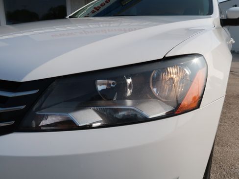 Used 2013 Volkswagen Passat TDI SE FWD image 36