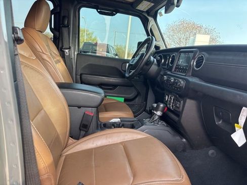 Used 2022 Jeep Wrangler Unlimited Sahara w/ Cold Weather Group image 10