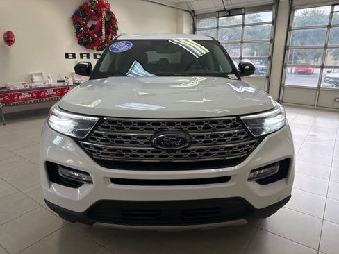 Used 2023 Ford Explorer Limited image 2