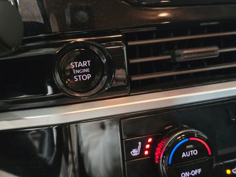 Used 2025 Nissan Pathfinder SL image 27